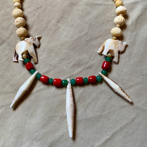 Vintage Ivory/Jade-Coral Elephant necklace. Great condition! 14” long - Picture 4 of 5